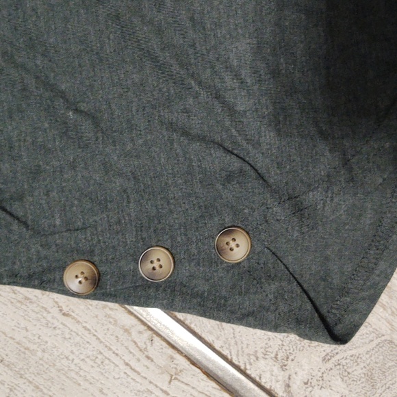 Women's short sleeve shirts - Picture 2 of 2